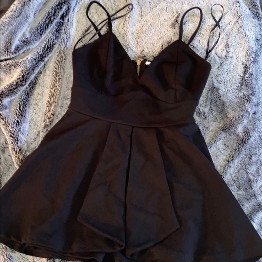 Cute party dress, Worn once, hugs body🖤